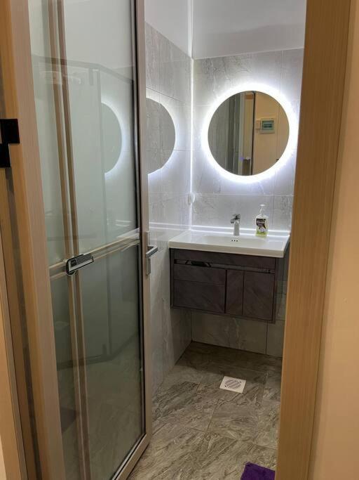 Elegant 1 Bed Near Yaya Centre With Gym अपार्टमेंट *
