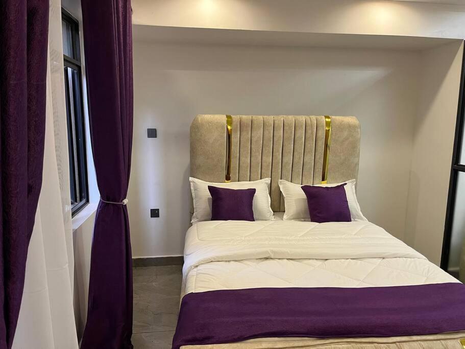 Elegant 1 Bed Near Yaya Centre With Gym